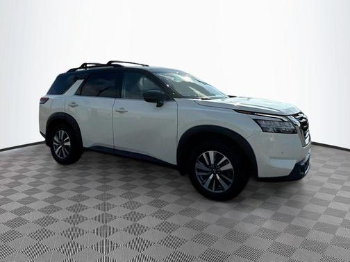 2022 Nissan Pathfinder SL