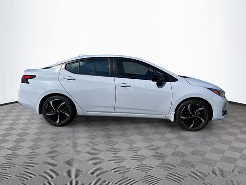 2025 Nissan Versa 1.6 SR