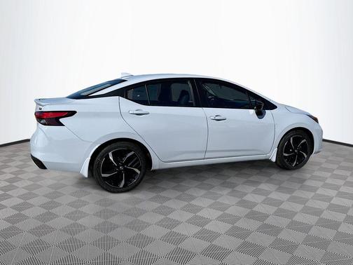 2025 Nissan Versa 1.6 SR