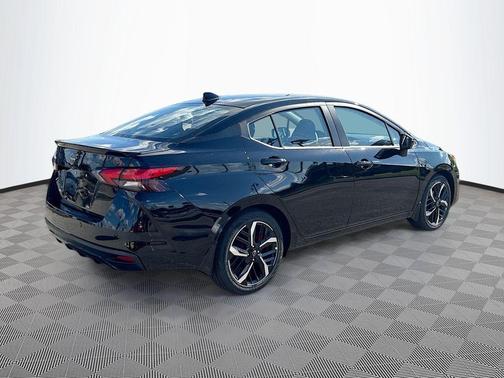 2025 Nissan Versa 1.6 SR