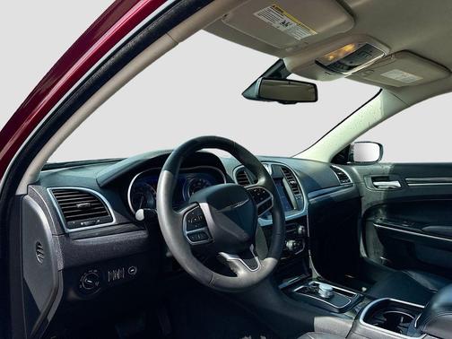 2022 Chrysler 300 Touring L