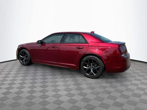 2022 Chrysler 300 Touring L