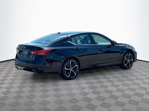 2025 Nissan Altima SR