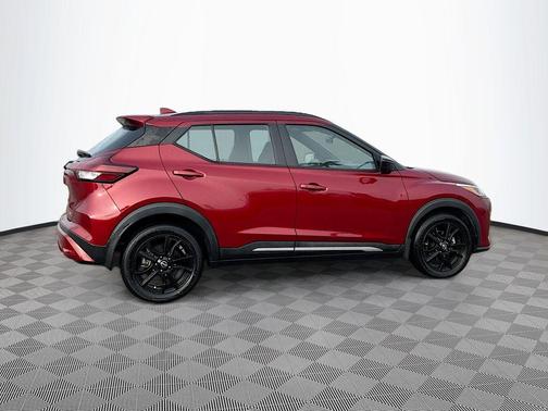 2022 Nissan Kicks SR