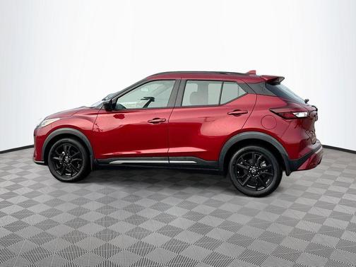 2022 Nissan Kicks SR