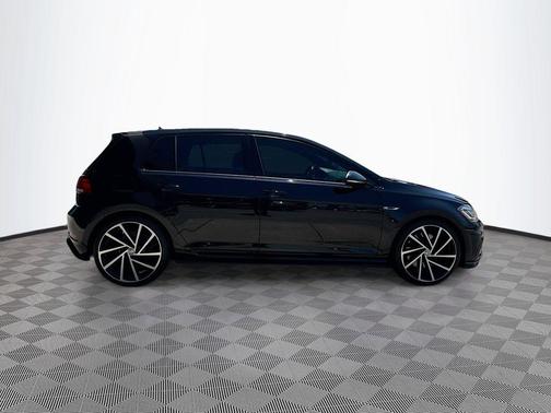 2019 Volkswagen Golf R 2.0T w/DCC & Navigation
