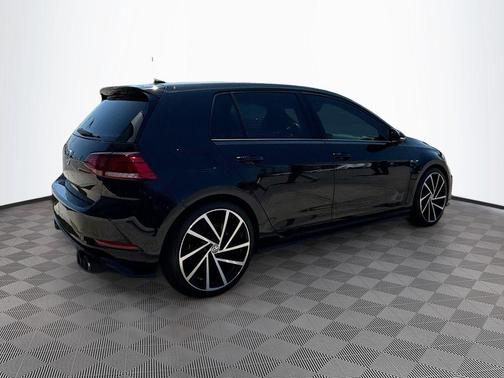 2019 Volkswagen Golf R 2.0T w/DCC & Navigation