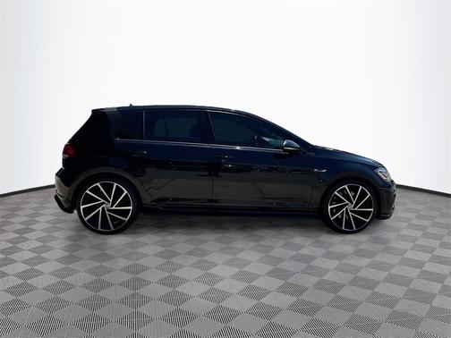 2019 Volkswagen Golf R 2.0T w/DCC & Navigation