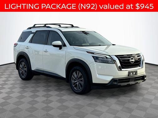 2024 Nissan Pathfinder SV