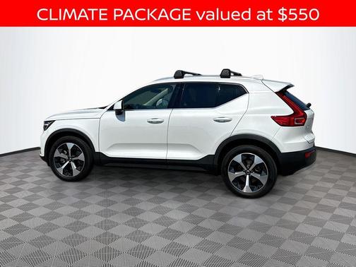 2023 Volvo XC40 B4 Plus Bright Theme