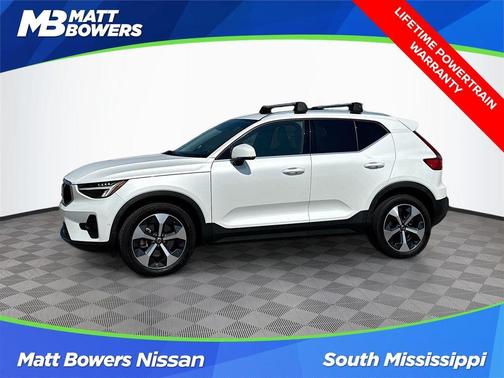 2023 Volvo XC40 B4 Plus Bright Theme