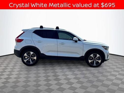 2023 Volvo XC40 B4 Plus Bright Theme