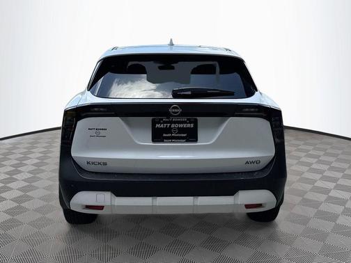 2025 Nissan Kicks SV