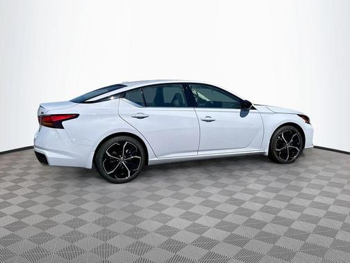 2025 Nissan Altima SR