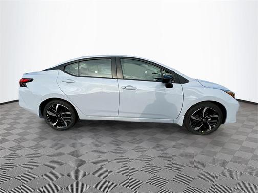 2024 Nissan Versa 1.6 SR