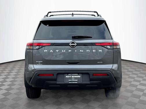 2025 Nissan Pathfinder SV