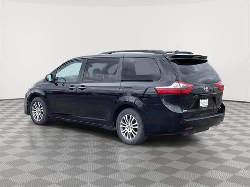 2020 Toyota Sienna XLE
