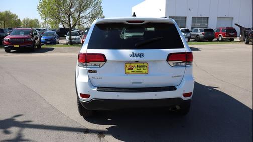Bright White Clearcoat 2022 Jeep Grand Cherokee Laredo