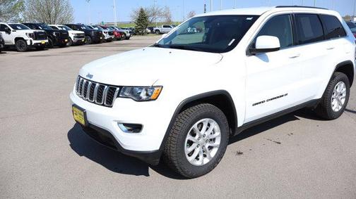 Bright White Clearcoat 2022 Jeep Grand Cherokee Laredo