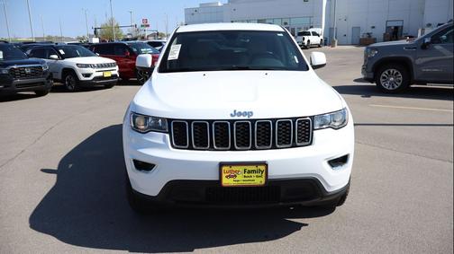 Bright White Clearcoat 2022 Jeep Grand Cherokee Laredo