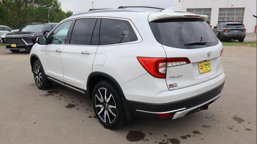 White 2022 Honda Pilot AWD Elite