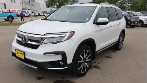 White 2022 Honda Pilot AWD Elite