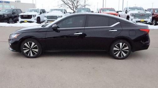Super Black 2021 Nissan Altima 2.5 SV