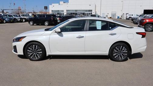 Pearl White Tricoat 2024 Nissan Altima 2.5 SV