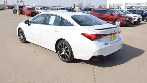 Wind Chill Pearl 2019 Toyota Avalon XLE