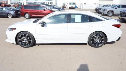 Wind Chill Pearl 2019 Toyota Avalon XLE