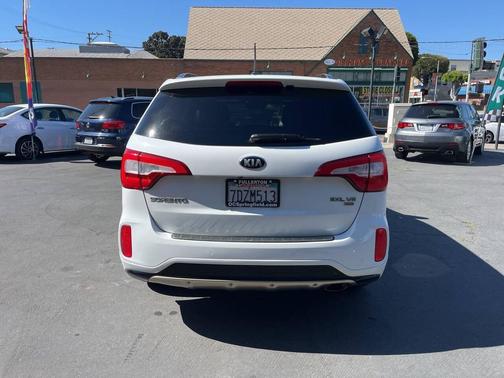 White 2014 Kia Sorento SX