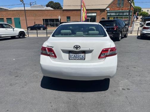 White 2010 Toyota Camry SE