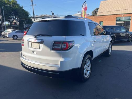 White 2016 GMC Acadia SLE-2