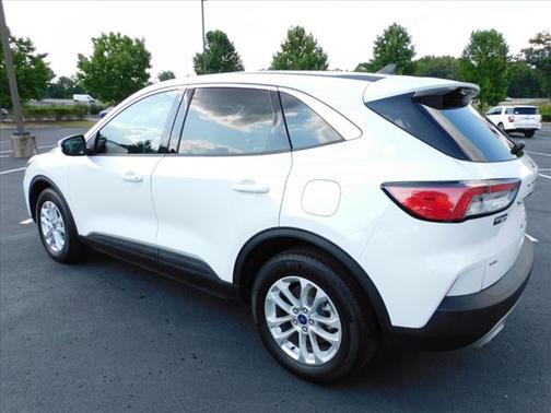Photo 3 of 25 of 2020 Ford Escape SE