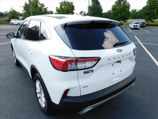 Photo 4 of 25 of 2020 Ford Escape SE