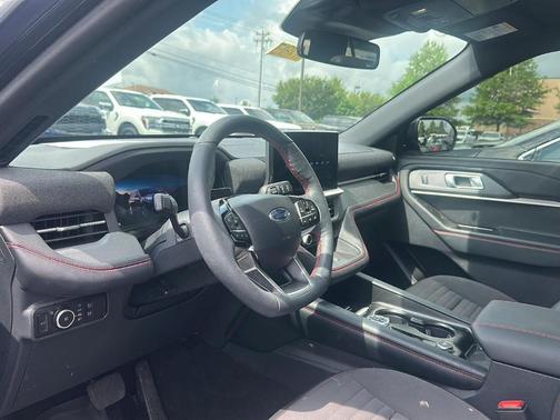 Agate Black Metallic 2025 Ford Explorer ST-Line