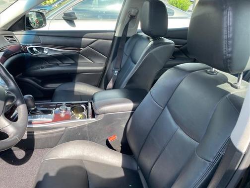 2015 INFINITI Q70 3.7