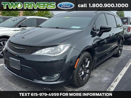 Brilliant Black Crystal Pearlcoat 2020 Chrysler Pacifica Touring-L Plus