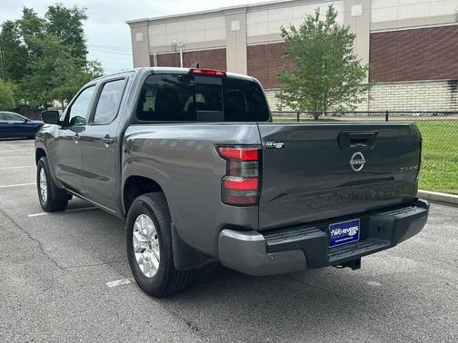 Gun Metallic 2024 Nissan Frontier SV