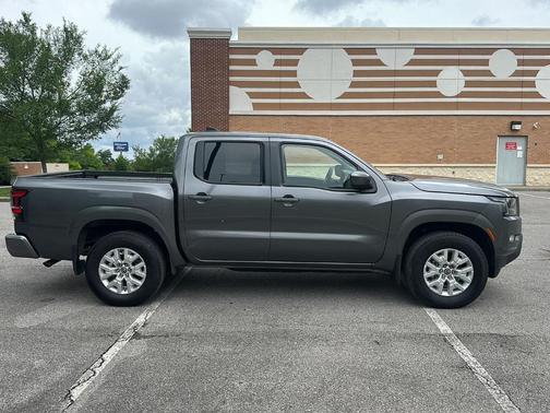 Gun Metallic 2024 Nissan Frontier SV