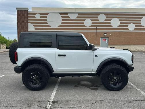 Oxford White 2022 Ford Bronco Black Diamond
