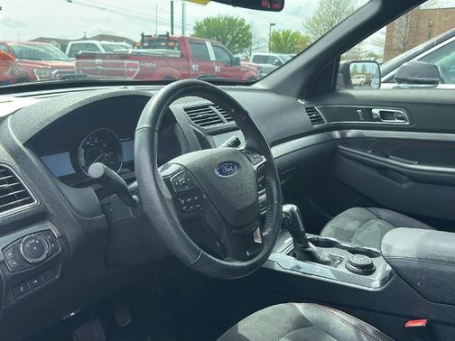 Oxford White 2019 Ford Explorer XLT