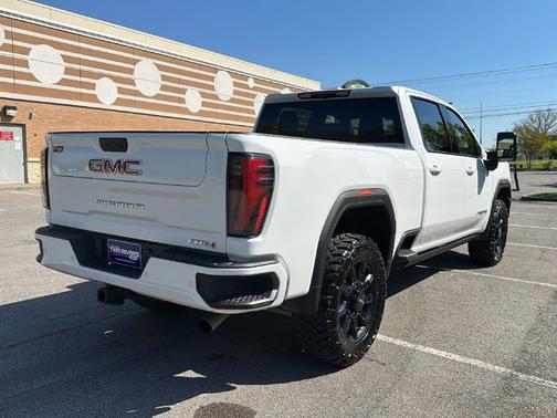 Summit White 2024 GMC Sierra 2500 AT4