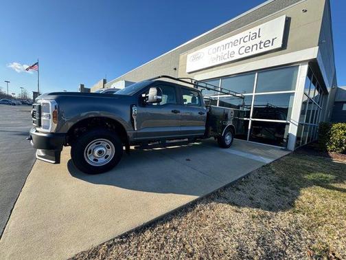 Carbonized Gray Metallic 2026 Ford F-350 Super Duty