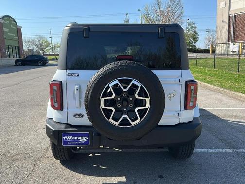 Oxford White 2024 Ford Bronco Outer Banks