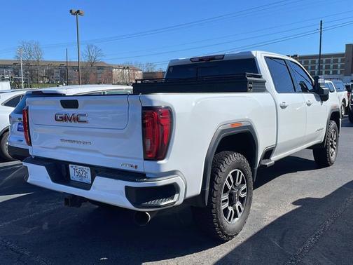 Summit White 2021 GMC Sierra 2500 AT4