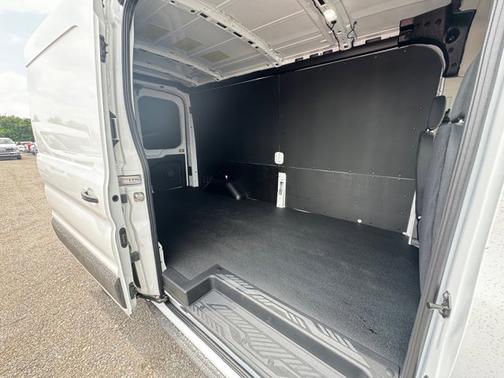 2025 Ford Transit-250 