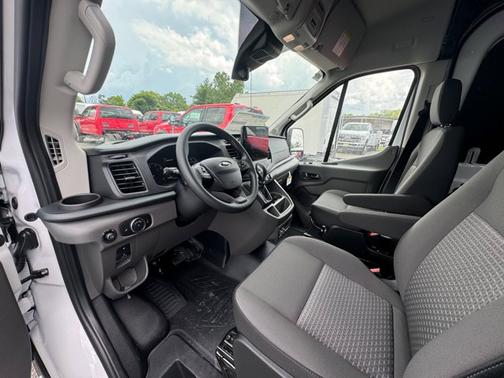 2025 Ford Transit-250 