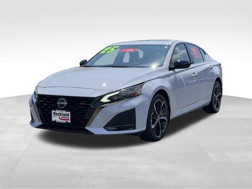 2025 Nissan Altima SR