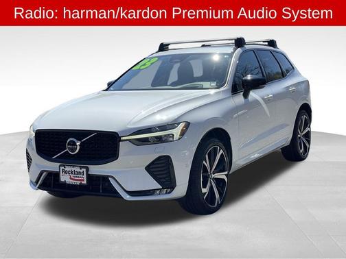 2023 Volvo XC60 B5 Ultimate Dark Theme